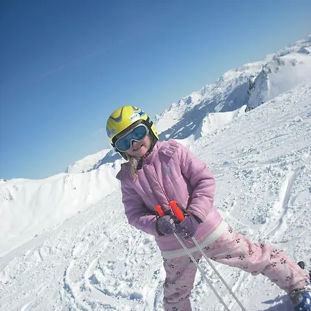 石榴乡间别墅公寓 4*