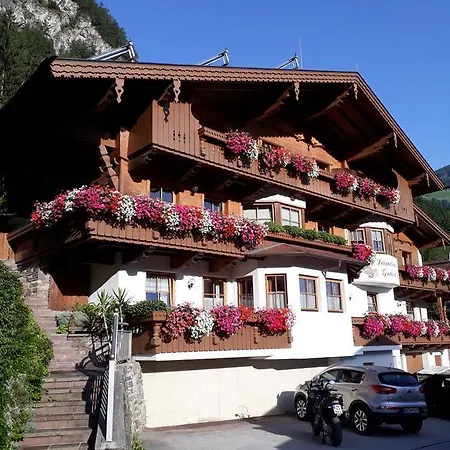 Landhaus Granat Guest house Mayrhofen