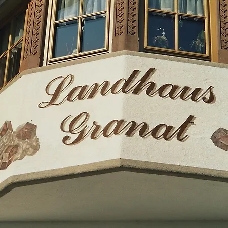 Landhaus Granat Guest house Mayrhofen