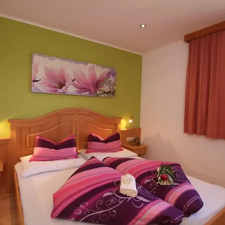 Landhaus Granat Guest house Mayrhofen